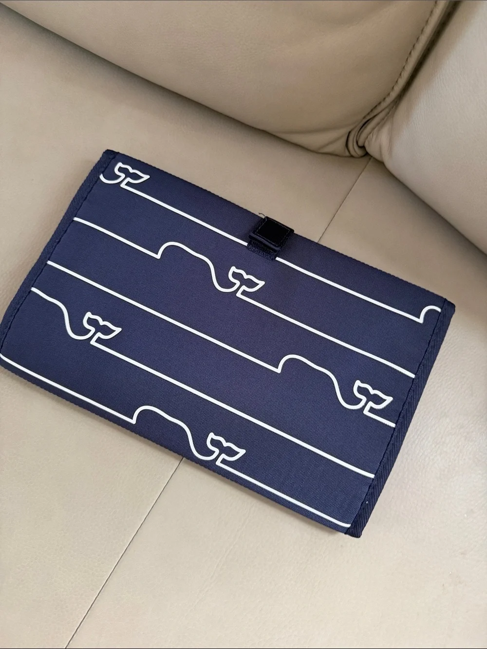 Vineyard Vines stylish navy